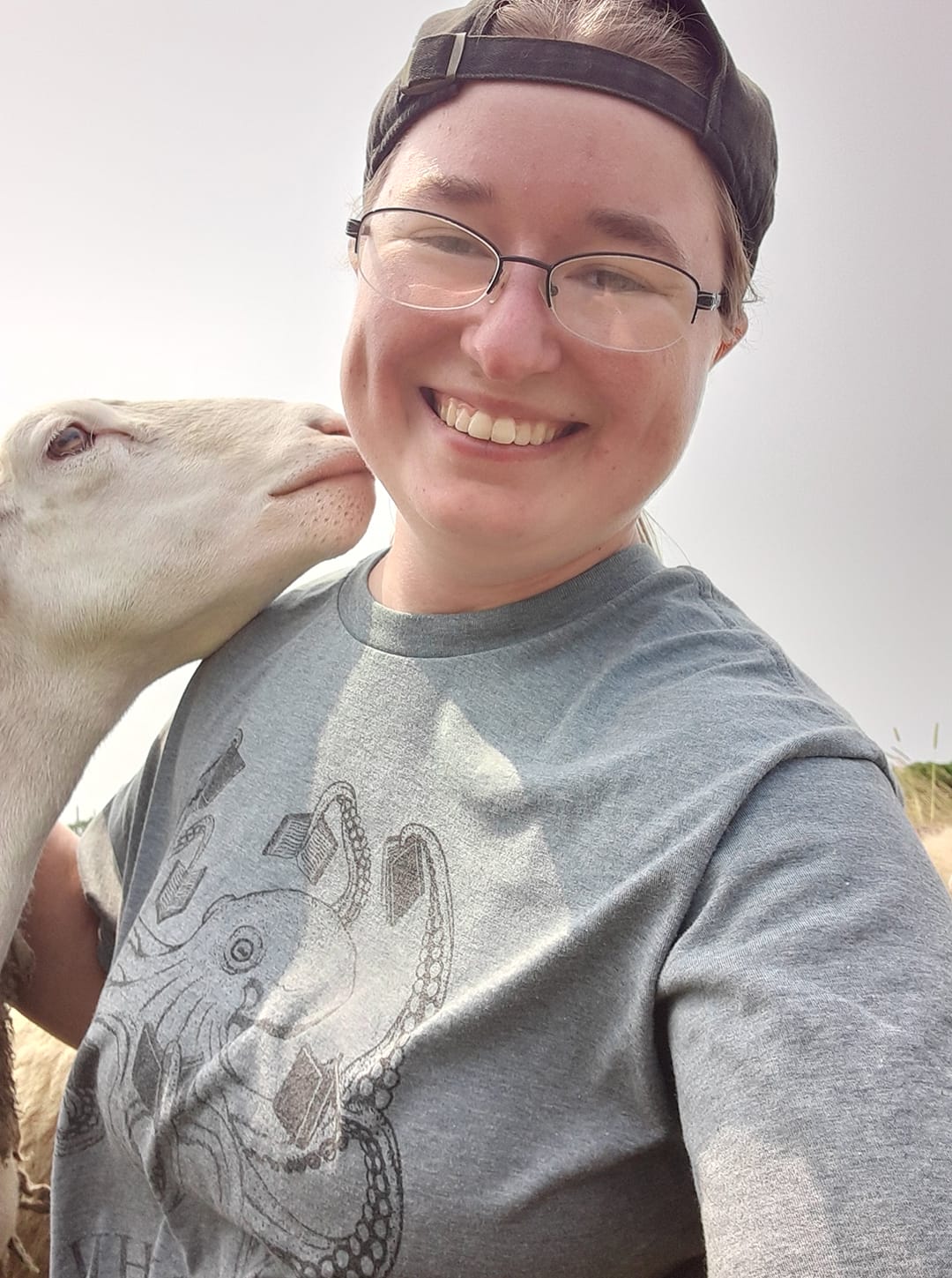 Emma with sheep 2021 intern Emma Knickelbine with a sheep